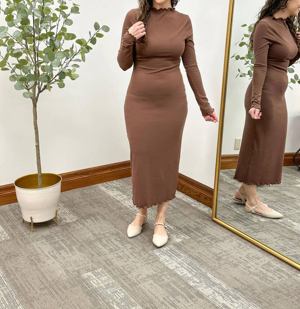 NEW GILLI roxy ribbed midi dress in brown
